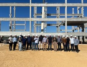 Com investimento de R$ 70 milhões, prefeito de Guanambi, secretários e diretores do SESI visitam obras da moderna escola da instituição.