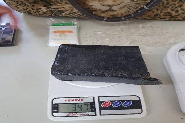 Dois adolescentes e um jovem são detidos com drogas durante ação policial em Guanambi.