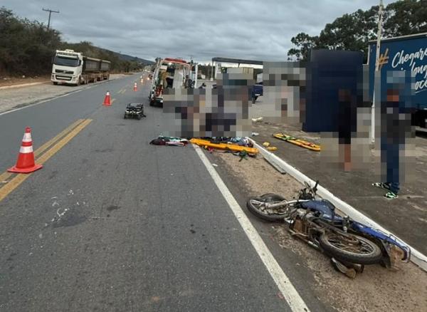 Duas vítimas ficam feridos pós colisão entre carreta e moto na BR-430 em Caetité.