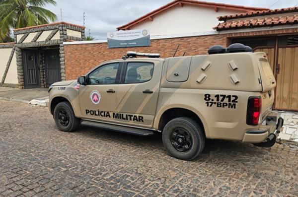 Filho é suspeito de agredir o pai com cadeira e fugir para área de mata em Candiba.