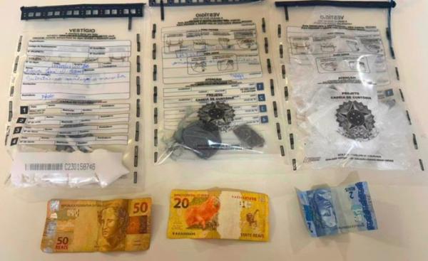 Homem é conduzido à delegacia após ser flagrado com cocaína e maconha em Igaporã.