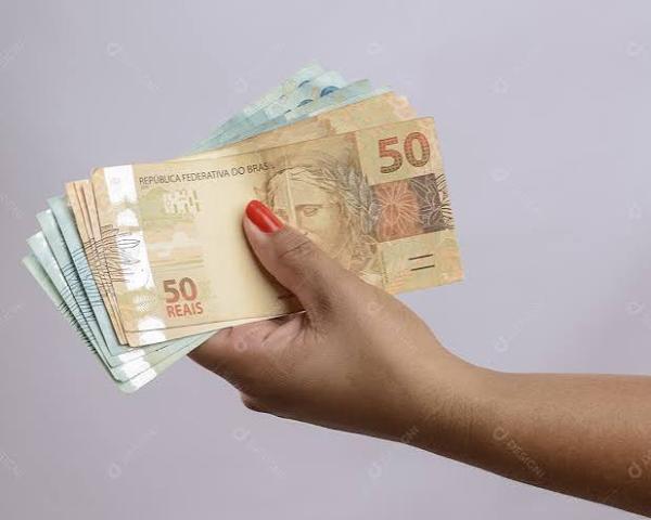 Idosa é vítima de golpe e perde R$ 1,6 mil durante abordagem no Centro de Guanambi.