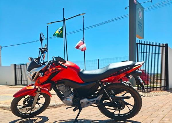 PM recupera em Caculé motocicleta com registro de furto e sinais de adulteração.