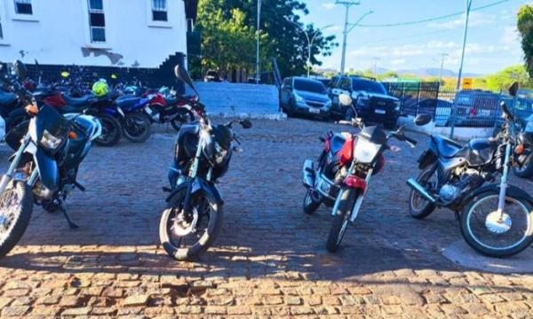 Polícia recupera moto com restrição de furto ou roubo e apreende outras três em Guanambi e Candiba.