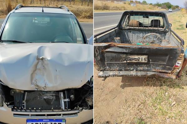 Batida entre Fiat Strada e Saveiro é registrada na BR-030, em Guanambi.