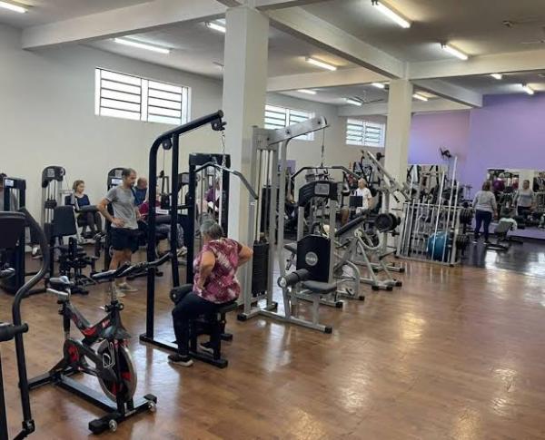 Homem é detido após fuga de clínica e suspeita de furto em academia de Guanambi.