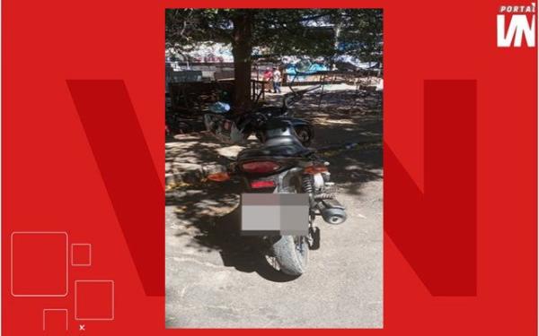 Motocicleta furtada é localizada abandonada no centro de Guanambi.