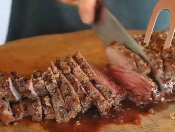 Jovem de 23 anos sofre corte no abdômen ao manusear faca durante churrasco em Guanambi.