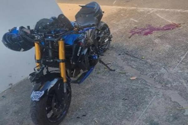 Motociclista fica ferido após perder controle da direção e atingir árvore em Guanambi.