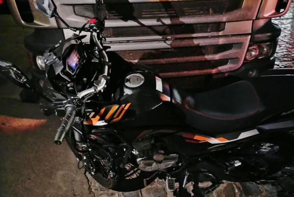 Motorista é detida por embriaguez após acidente que deixou motociclista ferida em Guanambi.