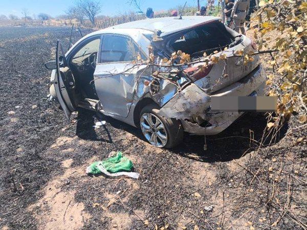 Motorista perde o controle e capota carro na BR-030, em Palmas de Monte Alto.