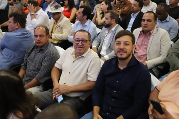 Prefeito João Veiga participa de debate na UPB sobre efeitos do El Niño no Nordeste.