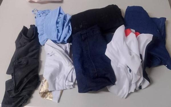 Suspeitos são detidos após loja de Guanambi ter cerca de 30 peças de roupas furtadas.