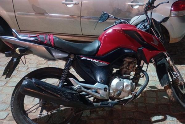Adolescente de 15 anos é flagrado pilotando motocicleta em Guanambi.