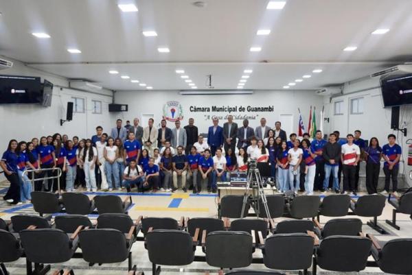 Câmara de Guanambi recebe alunos do CEEP durante Sessão Ordinária.
