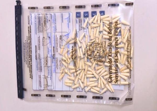 Homem é detido com 137 pinos de cocaína pela Rondesp em Guanambi.