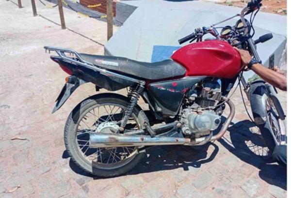 Jovem é detido em Guanambi com motocicleta furtada em Matina.