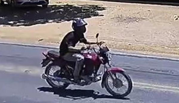 Moto é furtada após ser deixada com chave na ignição em Mutans.