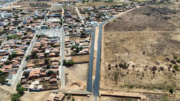 OBRAS - PMG finaliza asfaltamento da avenida dupla que interliga os bairros Belo Horizonte e Sossego até trevo do Hospital Regional.