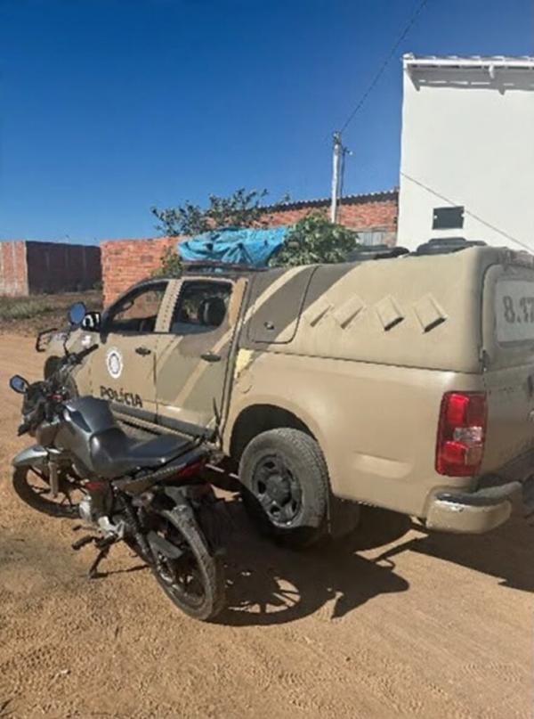 PM apreende Honda CG 160 com suspeita de adulteração no bairro BNH, em Guanambi.