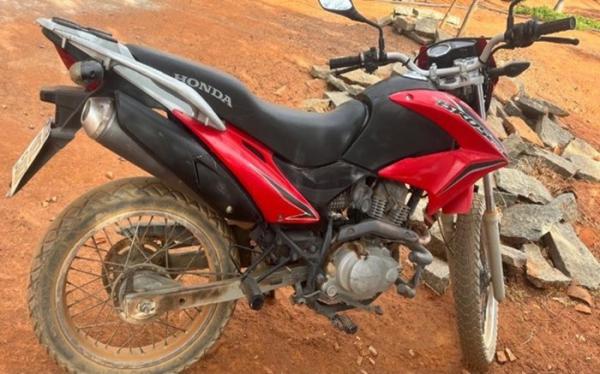 Polícia recupera motocicleta furtada em Guanambi poucas horas em Caetité.