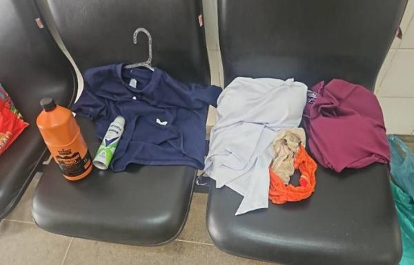 Suspeito é detido com roupas e objetos furtados de comércio no centro de Guanambi.